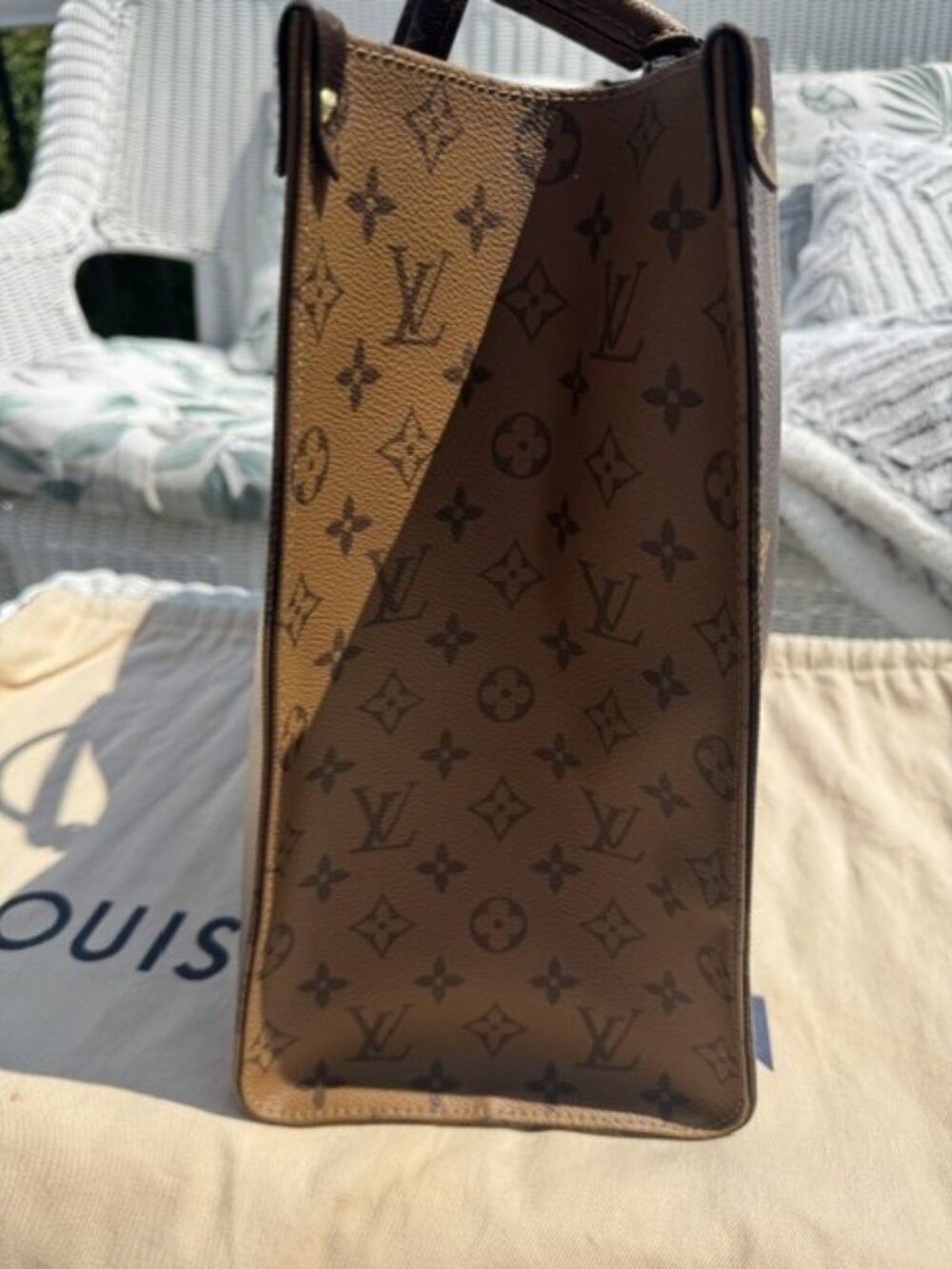 Louis Vuitton OnTheGo GM Tote – Giant Monogram (Authentic) - Picture 13 of 16
